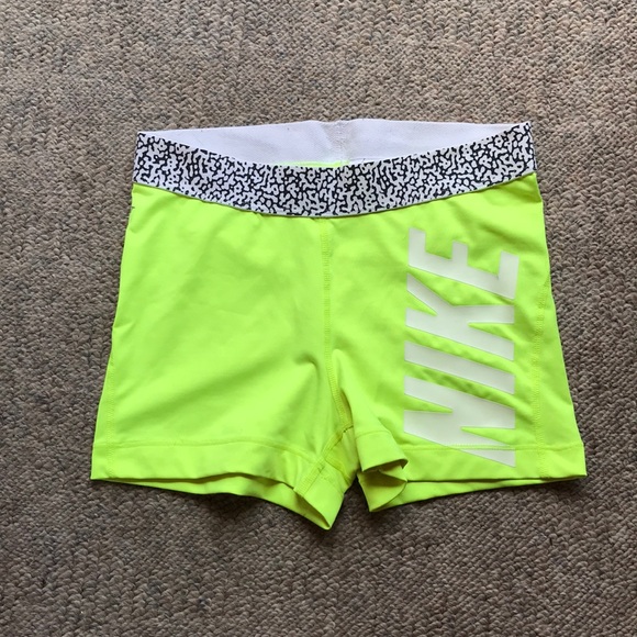 NikePro Shorts - Picture 1 of 2